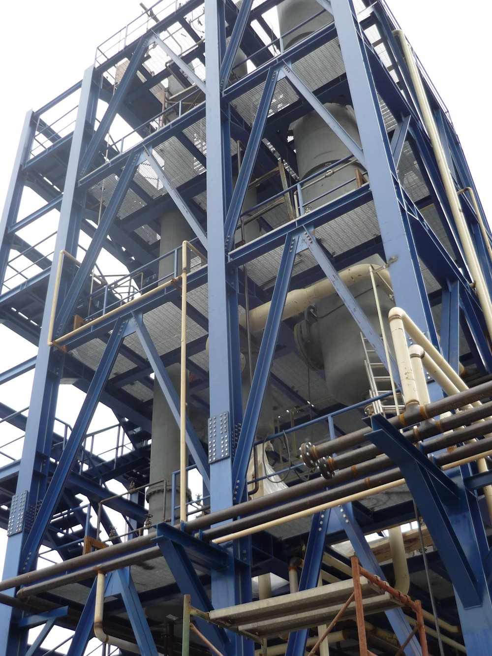 Greece, Thessaloniki. Solvent Extraction for Group I Base Oil Unit